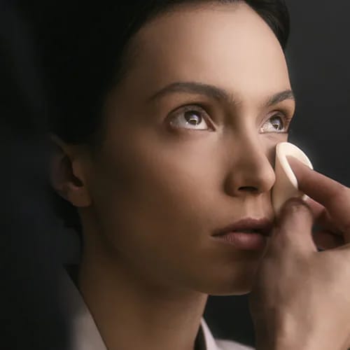 LA MER The Soft Fluid Long Wear Foundation SPF 20 - Luxury Skincare Foundation